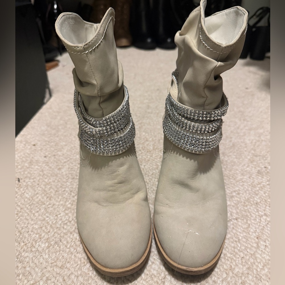 Daisy Fuentes Cream Ankle Boots with Silver Accents